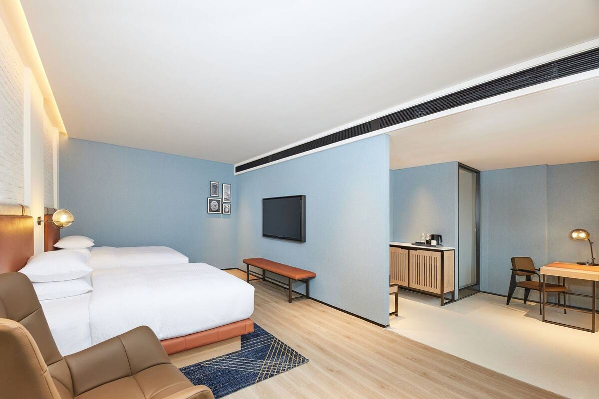 Room, 2 Double Beds, City View
