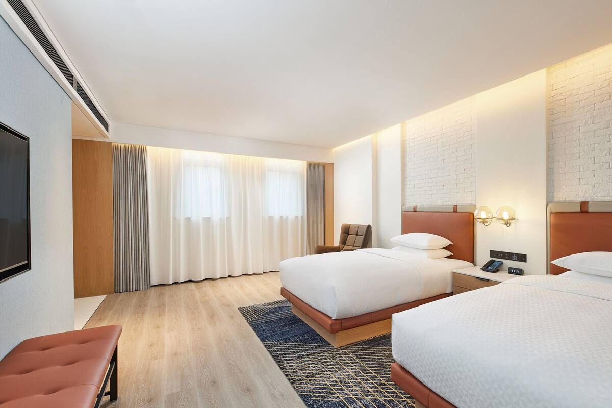 Deluxe Room, 2 Double Beds, City View