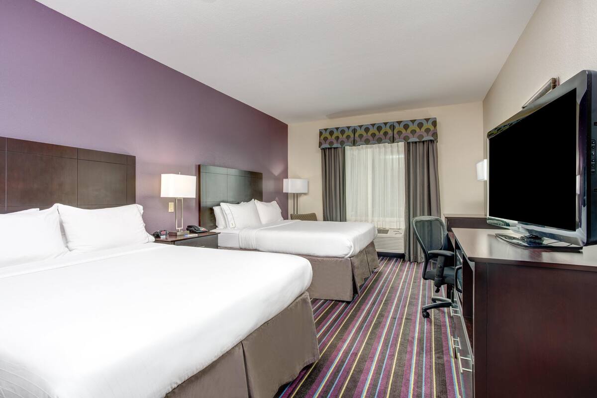 In-room safe, desk, iron/ironing board, cribs (surcharge)