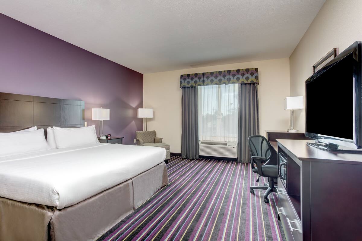 In-room safe, desk, iron/ironing board, cribs (surcharge)