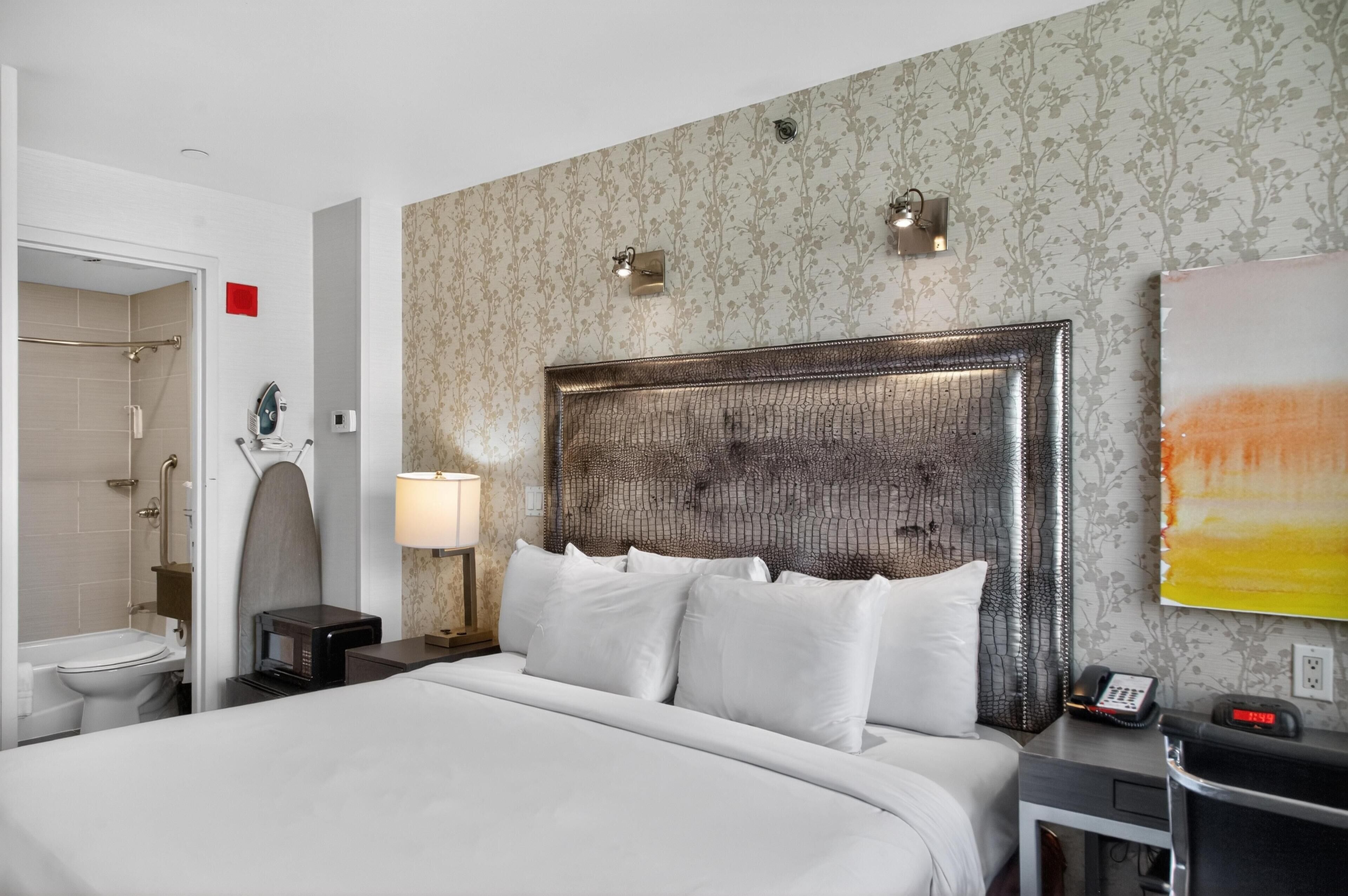 Standard Room, 1 King Bed, Non Smoking (View) | Desk, laptop workspace, blackout drapes, iron/ironing board