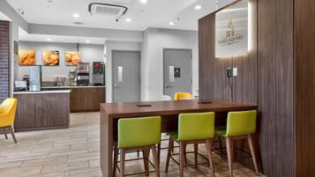 Free daily continental breakfast