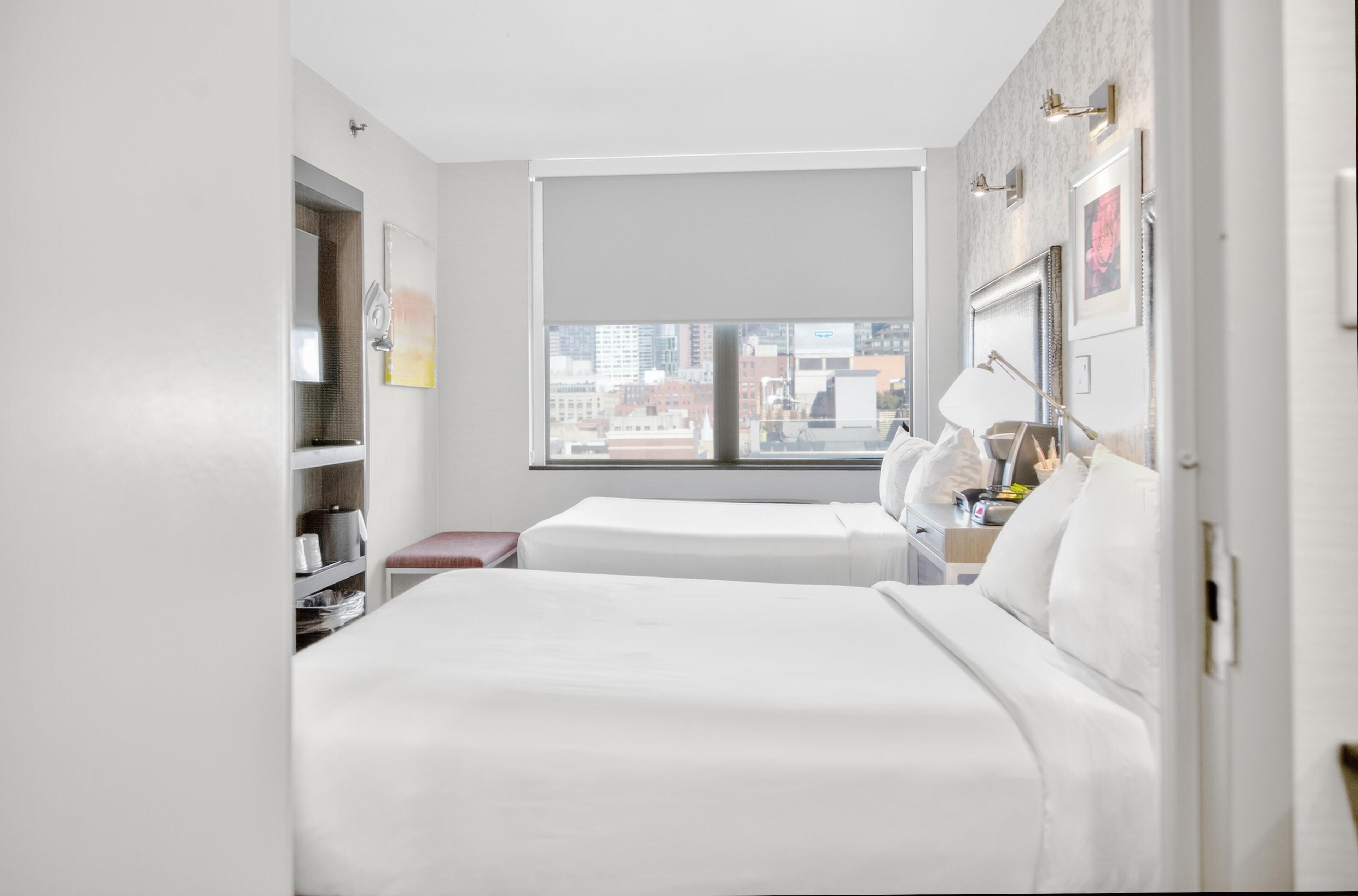 Chambre Standard, 2 lits doubles, non-fumeur, vue sur la ville | Bureau, espace de travail pour ordinateurs portables