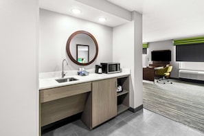 Decoración personalizada, muebles diferentes y escritorio