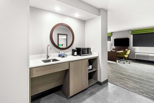Estúdio, 1 cama King, acessível, para não fumantes | Individualmente decorados, individualmente mobiliados, escrivaninha