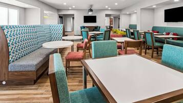 Tägliches inbegriffenes Frühstücksbuffet