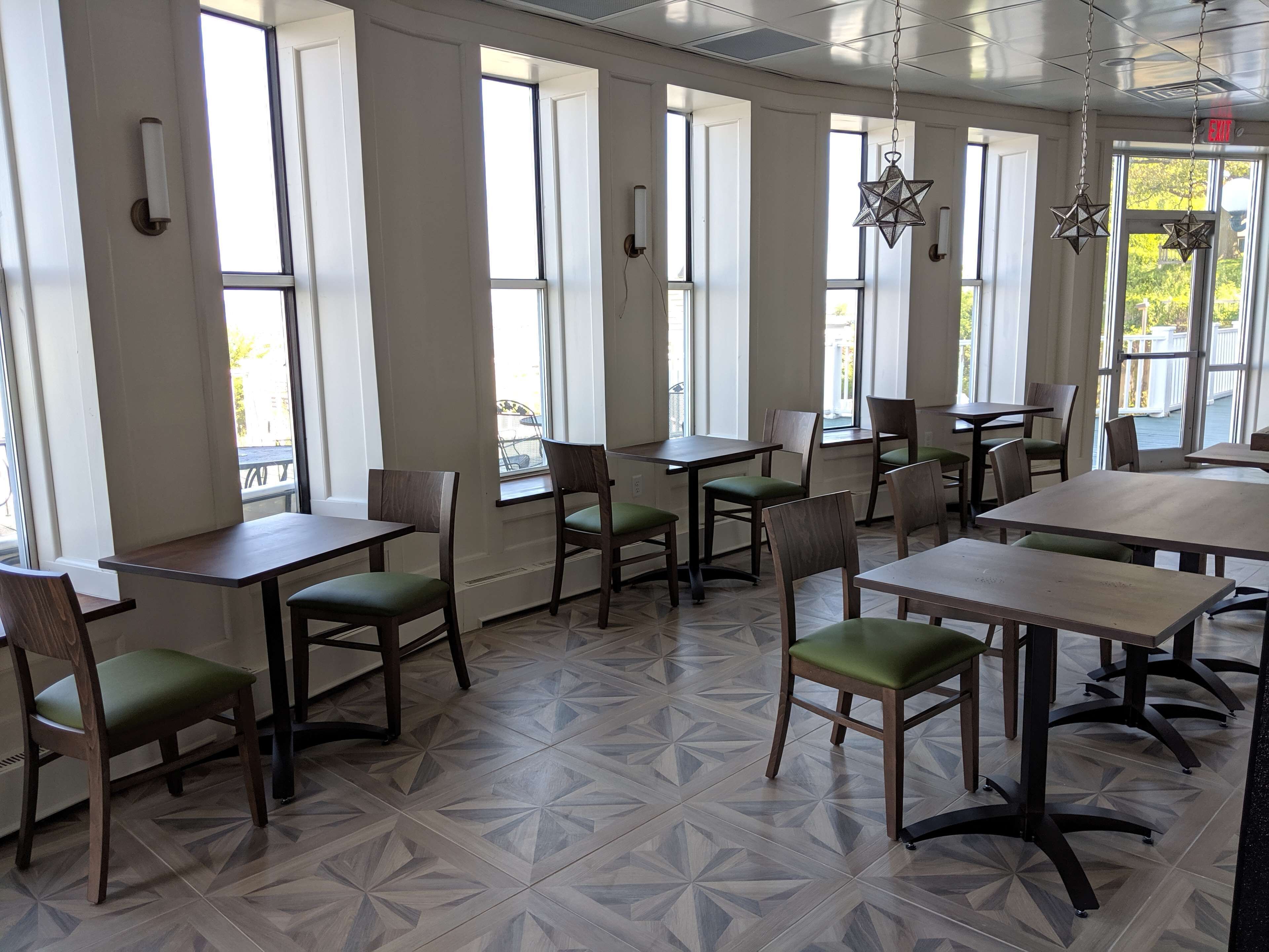 lunch, dinner served; american cuisine, al fresco dining