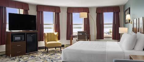 Habitación estándar, 1 cama de matrimonio grande, frigorífico y microondas (with Sofabed) | Escritorio, espacio para trabajar con un portátil, cortinas opacas