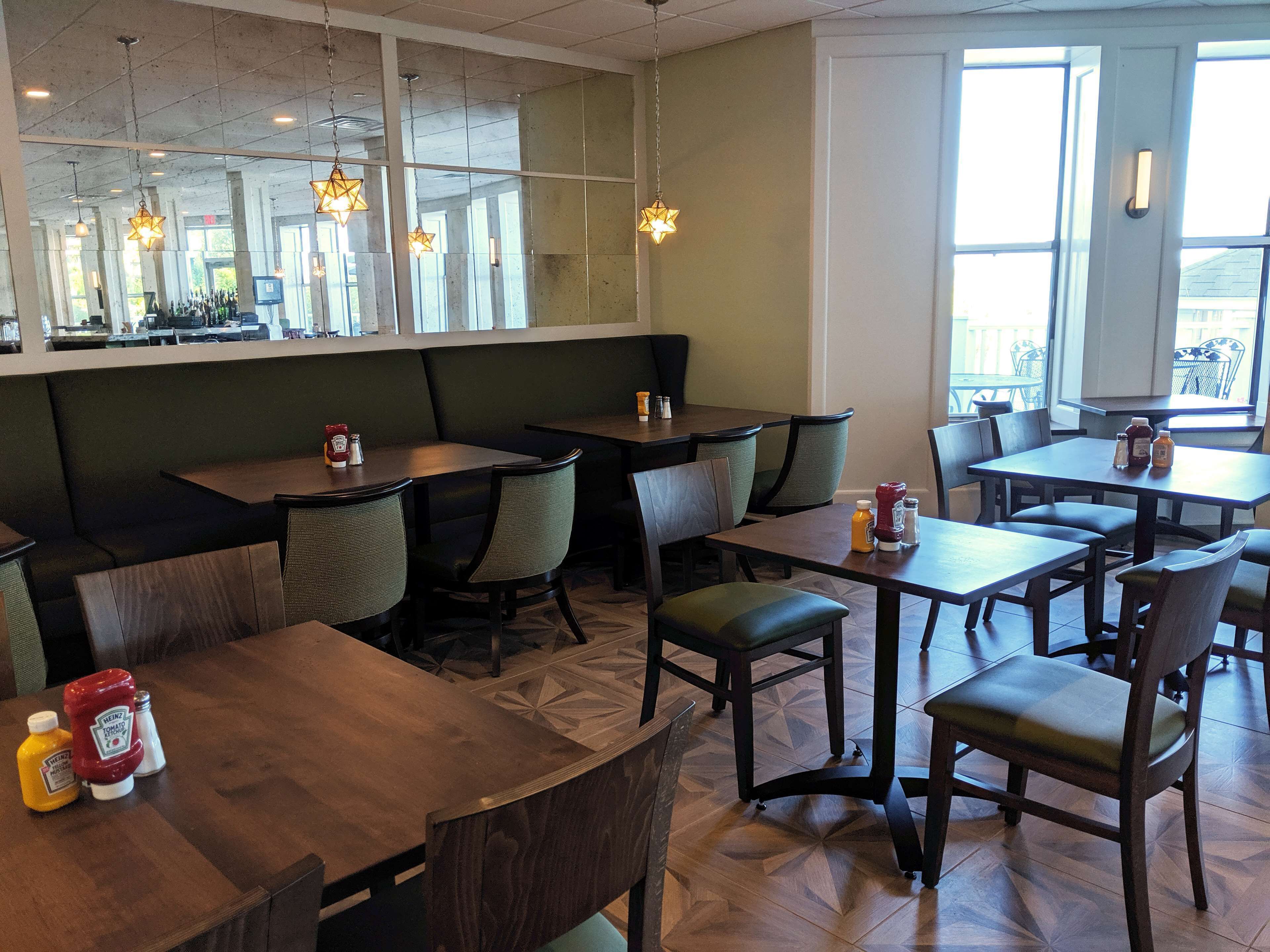 lunch, dinner served; american cuisine, al fresco dining