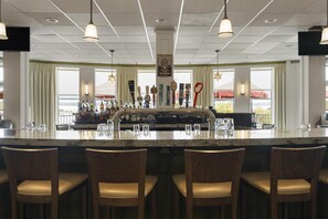Bar (on property) - Hotel Chequamegon, BW Signature Collection (Ashland)