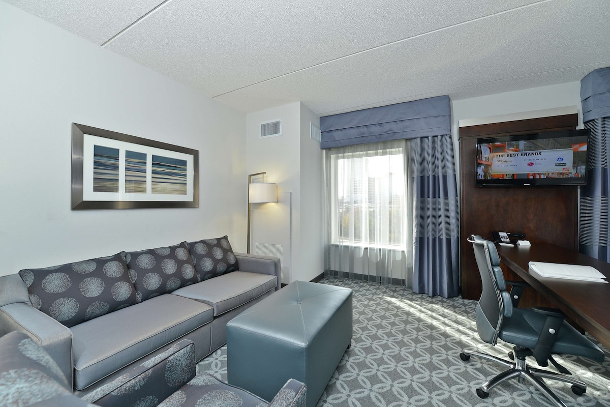 down duvets, pillow-top beds, in-room safe, laptop workspace