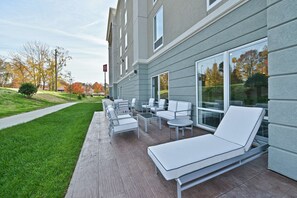 Exterior - Hampton Inn & Suites Greensboro/Coliseum Area (Greensboro)