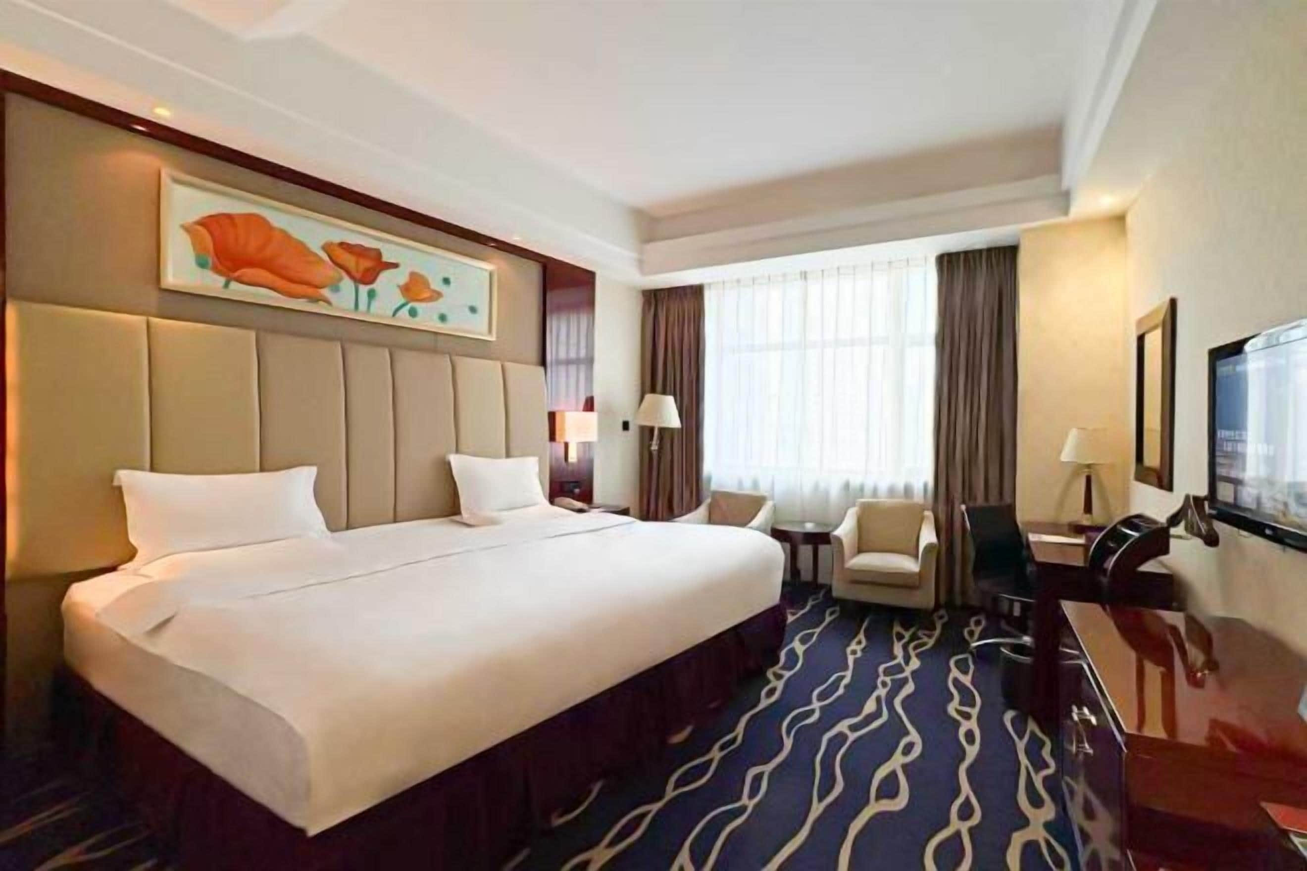 Minibar, in-room safe, alarm clocks