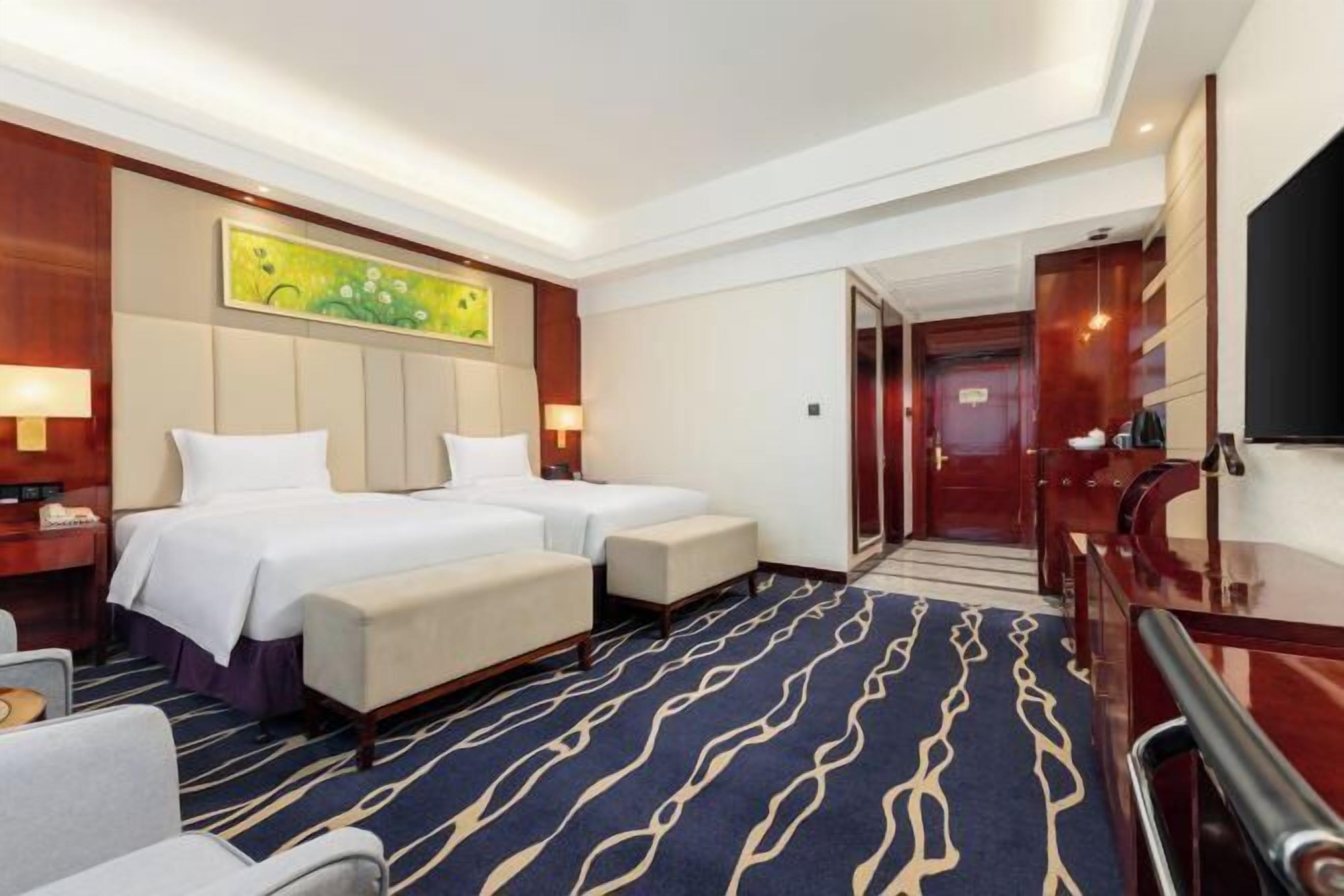 Minibar, in-room safe, alarm clocks