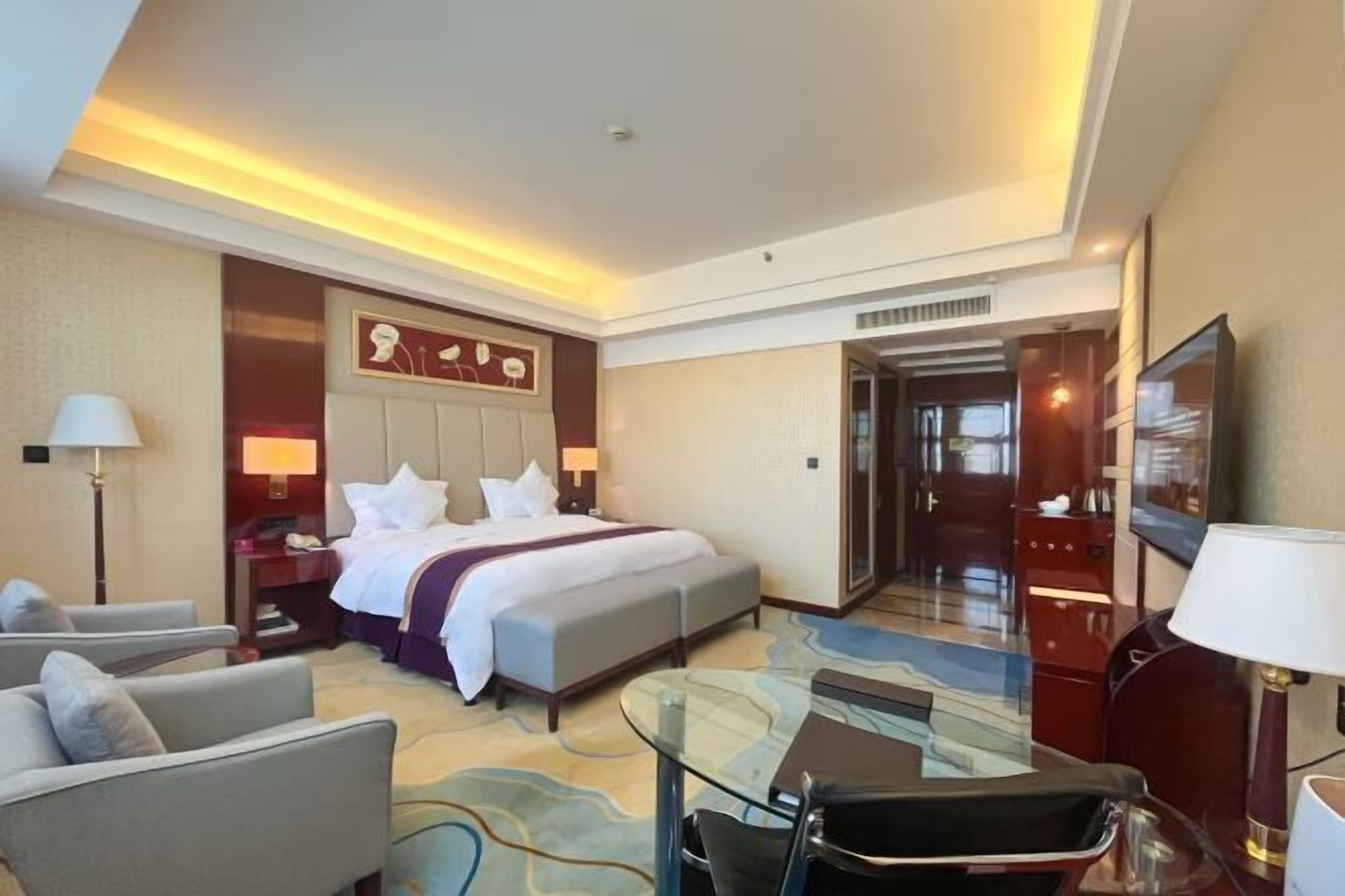 Minibar, coffres-forts dans les chambres, réveils