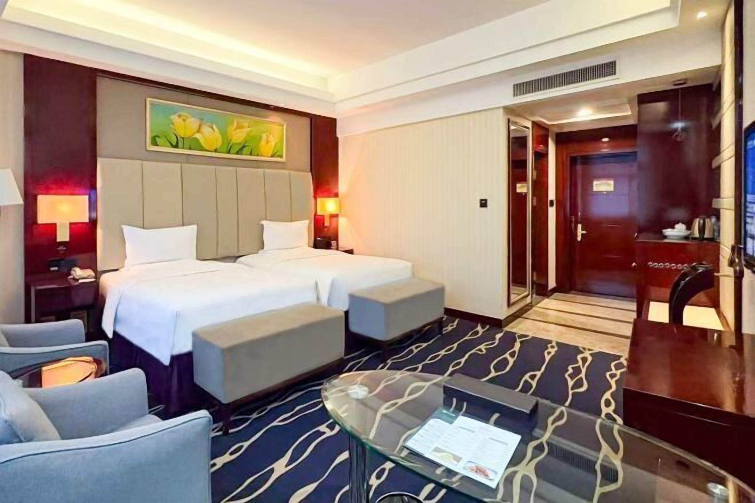 Minibar, in-room safe, alarm clocks