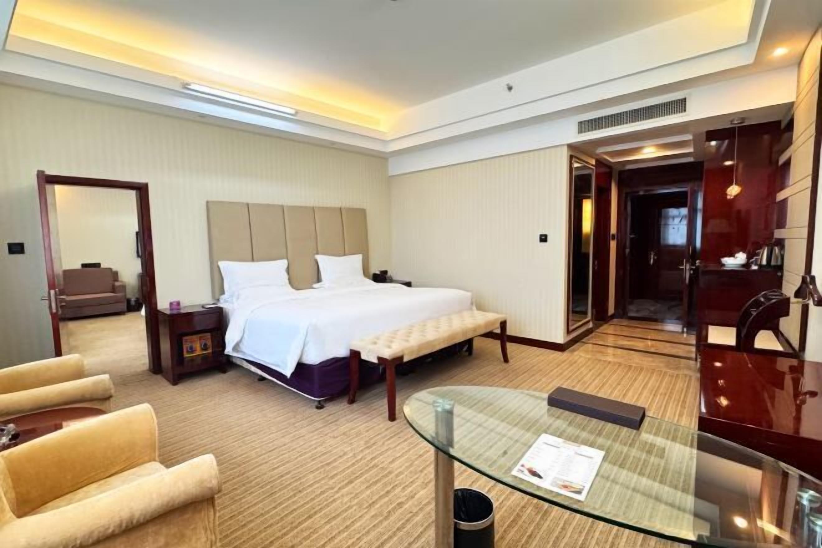 Minibar, in-room safe, alarm clocks