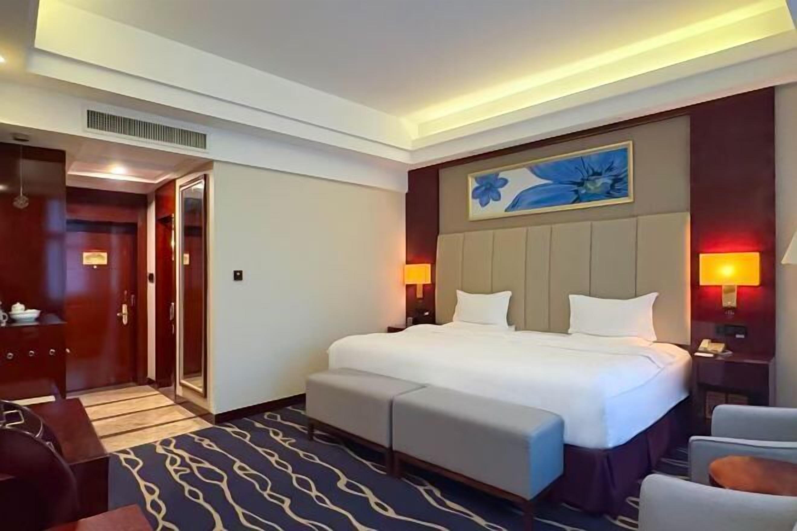 Minibar, in-room safe, alarm clocks