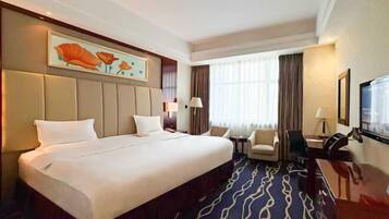 Minibar, in-room safe, alarm clocks