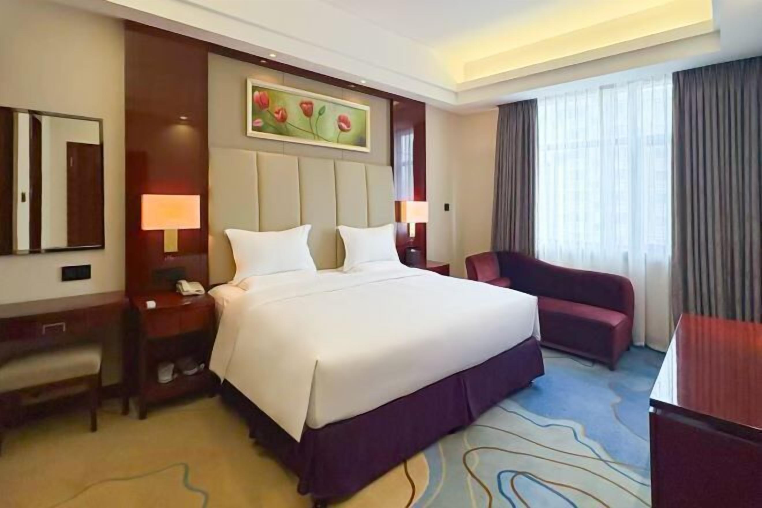 Minibar, in-room safe, alarm clocks