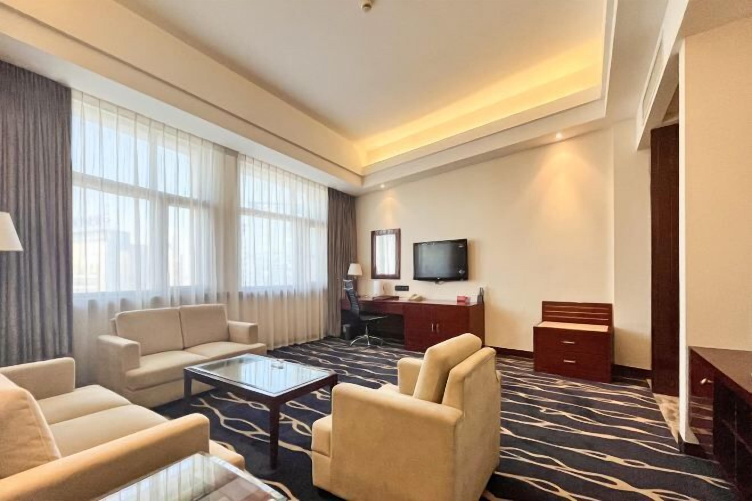 Minibar, coffres-forts dans les chambres, réveils