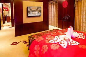 Minibar, in-room safe, alarm clocks - Northeast Hotel (Shenyang)