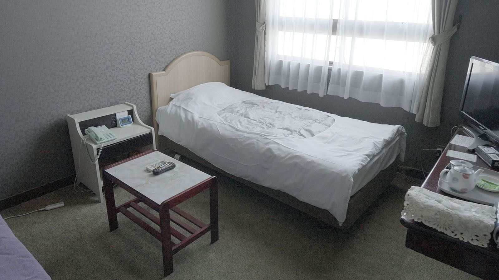Cots/infant beds, alarm clocks