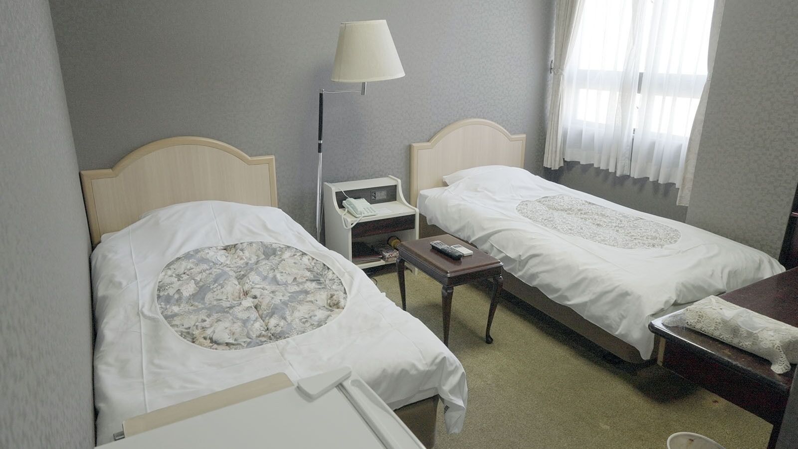 Cots/infant beds, alarm clocks
