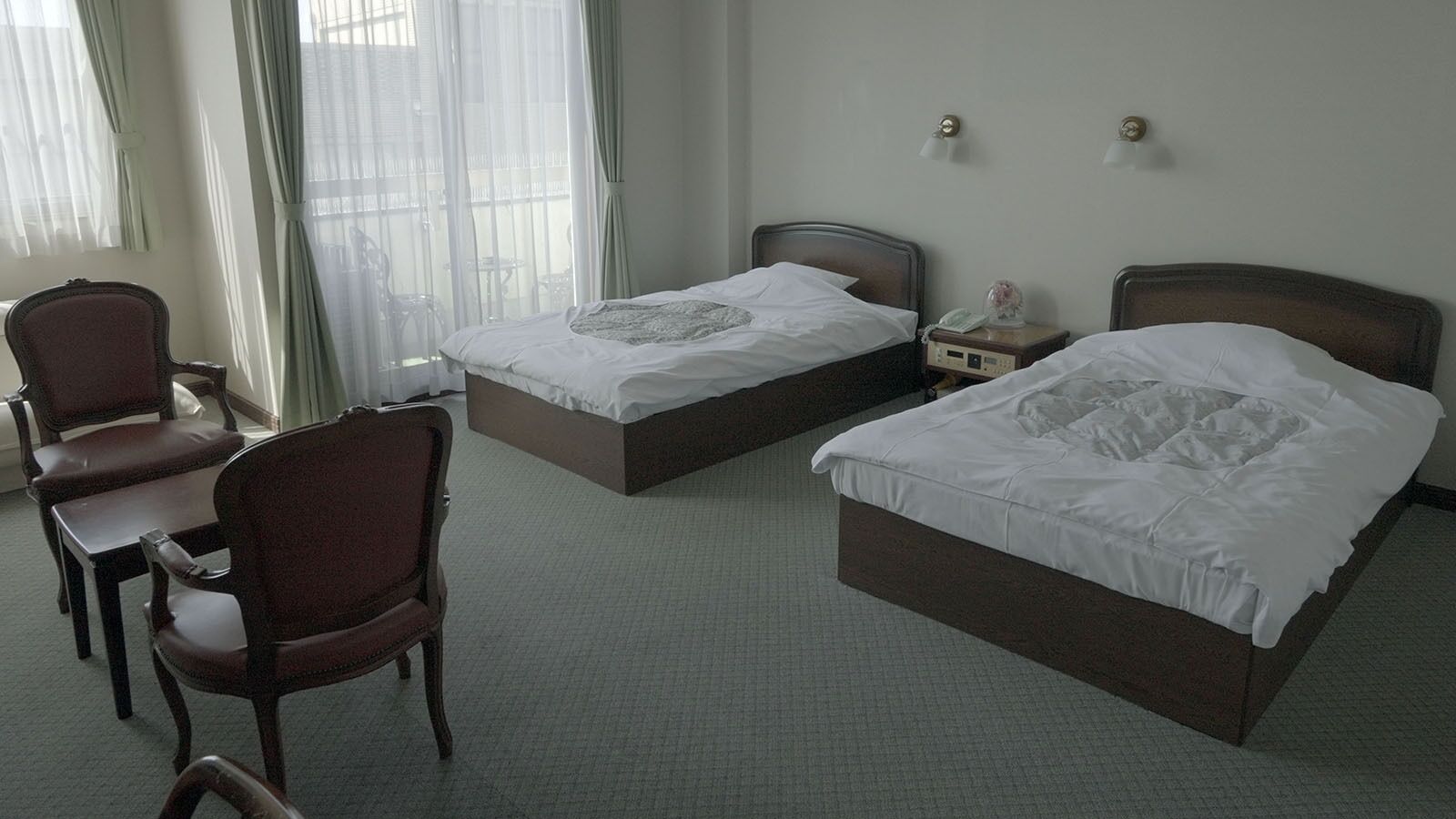 Cots/infant beds, alarm clocks