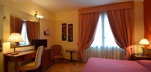 Basic Double or Twin Room | In-room safe, desk, soundproofing, rollaway beds - Hotel Vazzana (Volpiano)