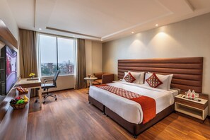 Rom – deluxe, 1 queensize-seng, røyk | Minibar, safe på rommet, skrivebord og lydisolert