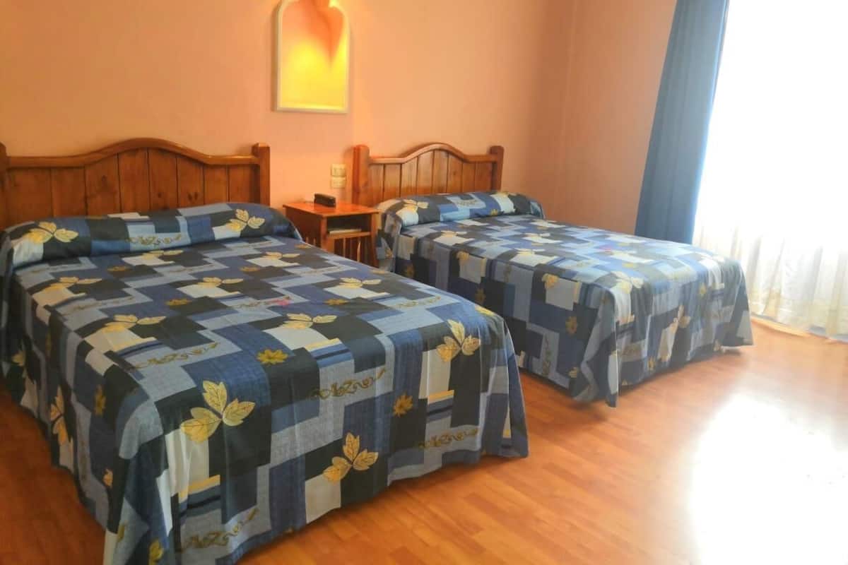 Pillowtop beds, in-room safe, WiFi (free), bed sheets