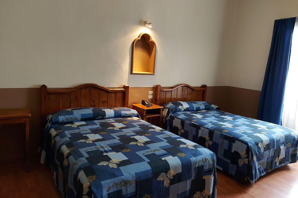 Pillowtop beds, in-room safe, WiFi (free), bed sheets