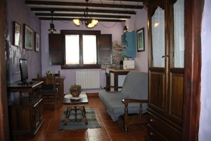 Minibar, individually decorated, individually furnished, desk