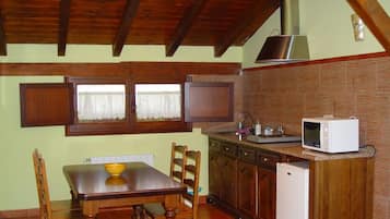 Classic Apartment, 1 Double Bed, Kitchen, Mountain View | Private kitchen | Full-size fridge, microwave, coffee/tea maker, cookware/dishes/utensils
