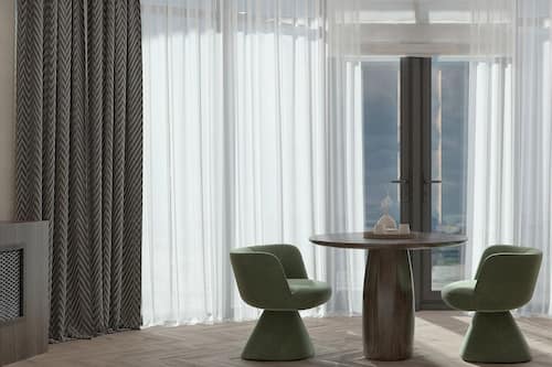 Executive Suite | Premium bedding, minibar, in-room safe, desk