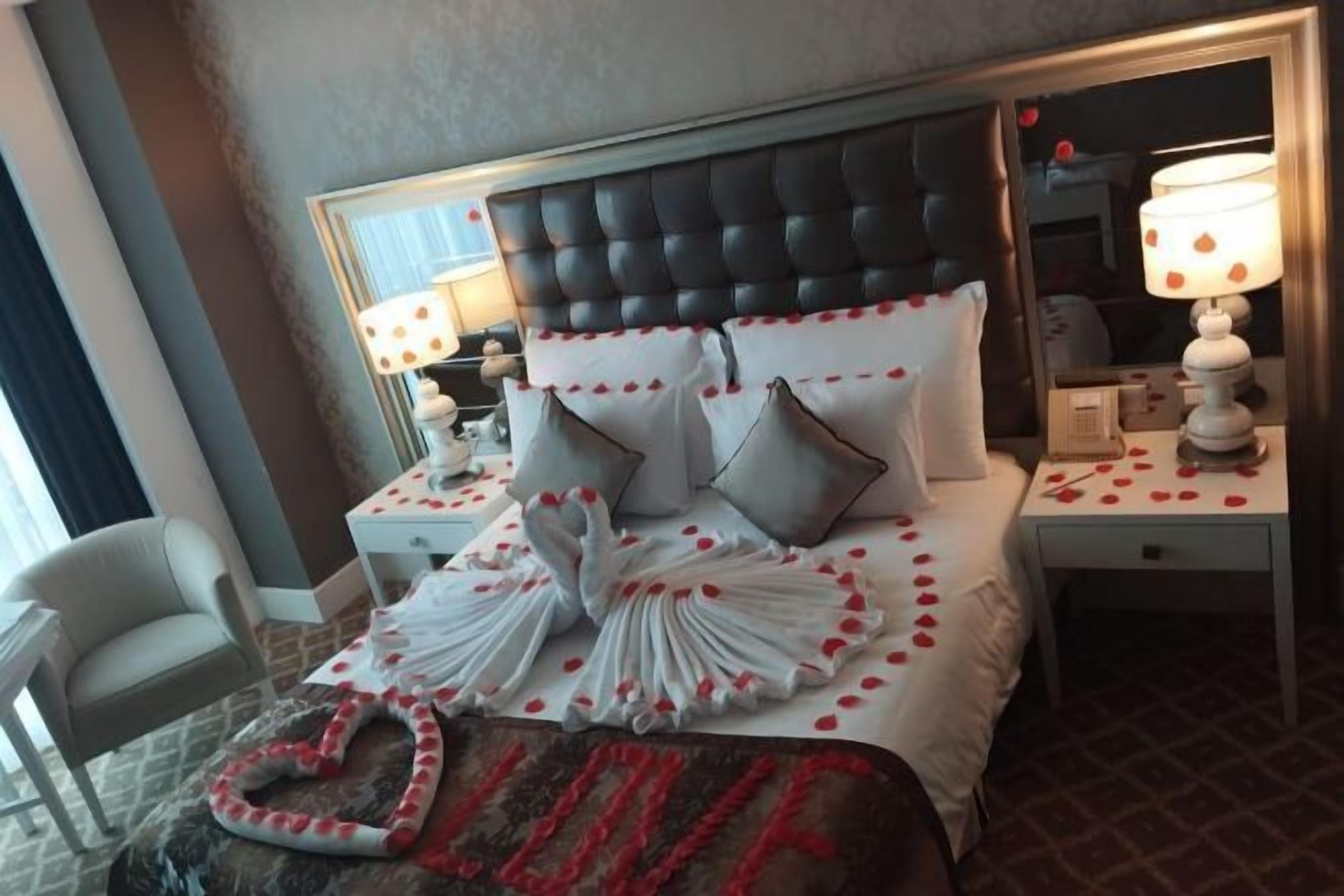 房內夾萬、免費嬰兒床、摺床/加床 (收費)、Wi-Fi (收費)