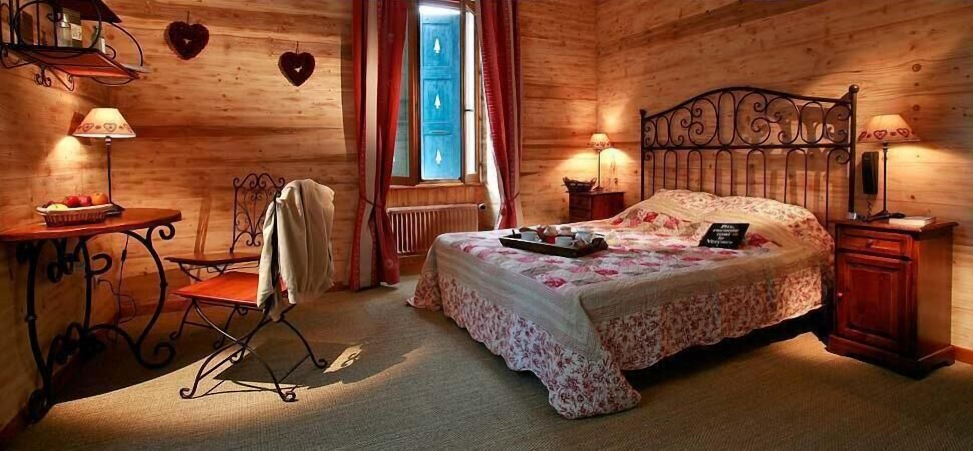 Classic Double Room | Pillowtop beds, desk, blackout drapes, free cribs/infant beds