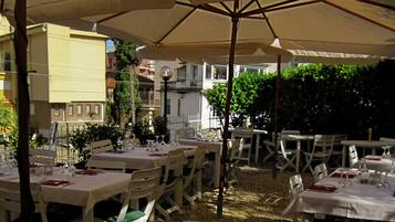 FrĂŒhstĂŒck, Mittagessen und Abendessen