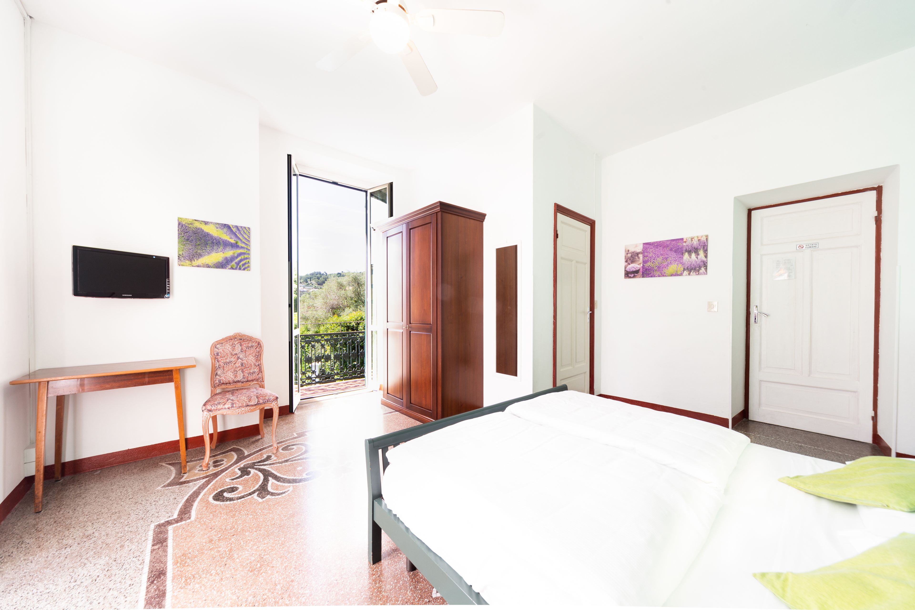 deluxe double room, 1 king bed | down duvets, desk, free wifi, bed sheets