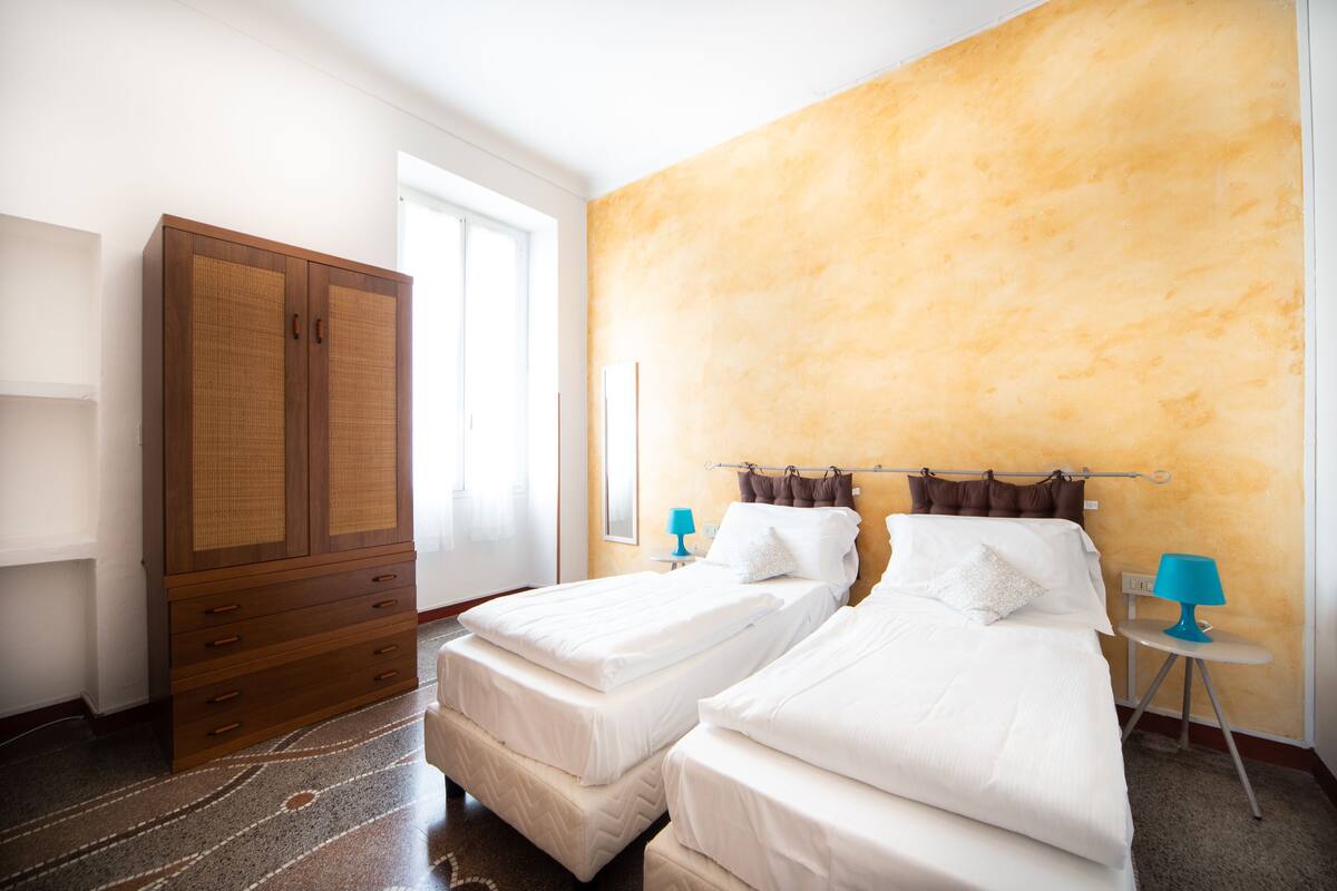 Basic Double Room, 1 Double or 2 Twin Beds, Non Smoking | Down comforters, desk, WiFi (free), bed sheets