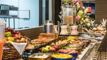 Daily buffet breakfast (COP 45000 per person)