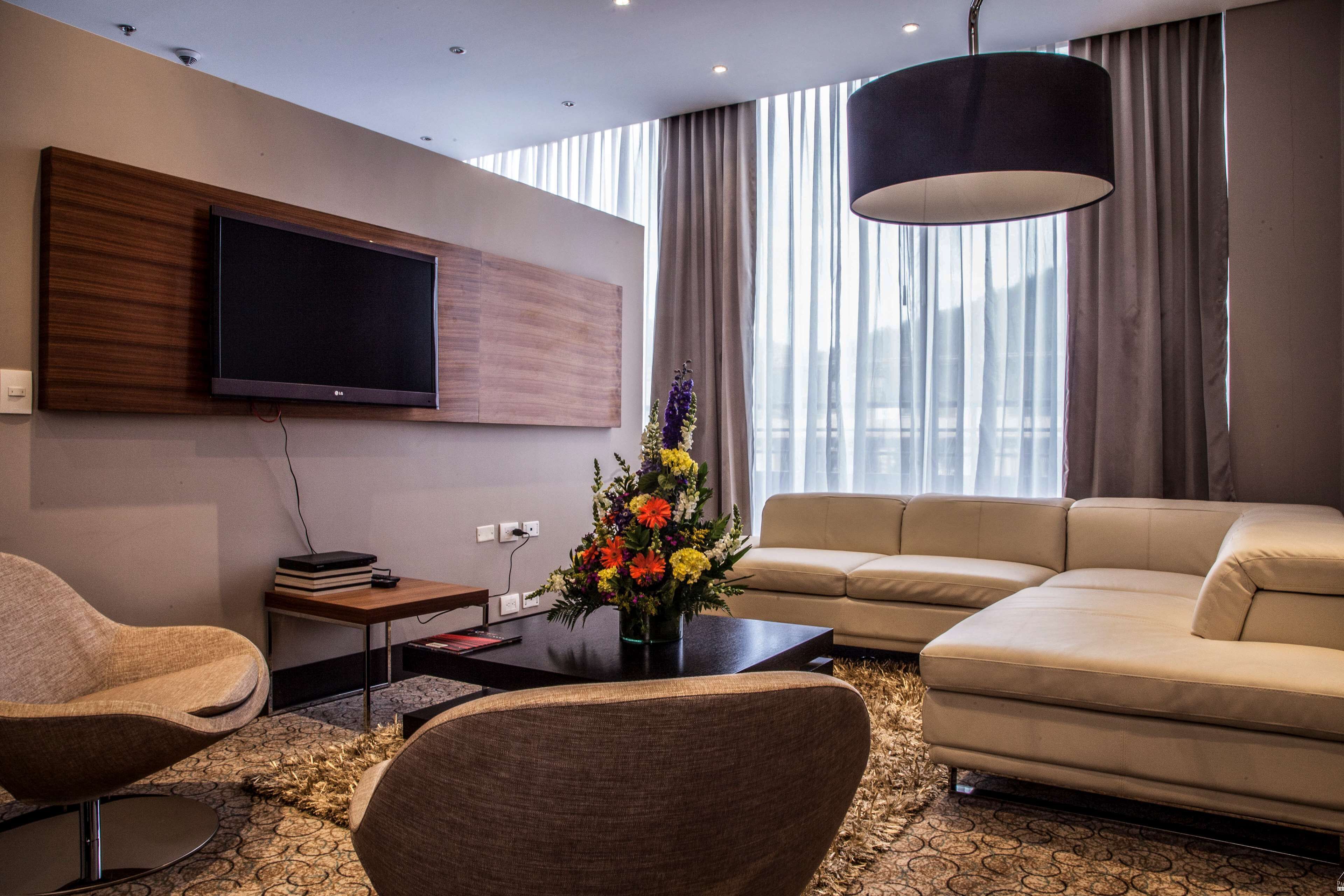 suite, 1 king bed, executive level | premium bedding, minibar, in-room safe, individually furnished