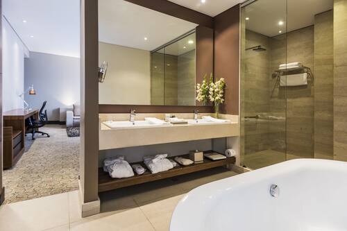 Junior, Deluxe Suite, 1 King Bed