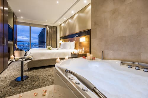 Suite, 1 King Bed, Executive Level
