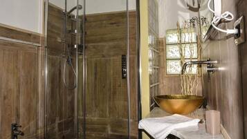 淋浴設備、淋浴花灑、吹風機、坐浴桶