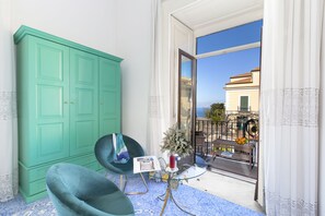 Habitación doble, balcón, vista al mar (Excelsior) | Minibar, caja de seguridad en la habitación, insonorización y cunas 