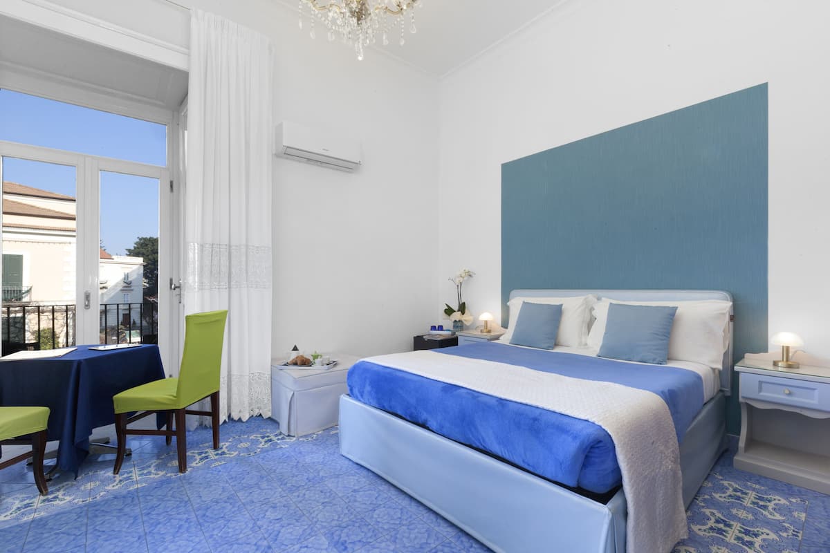 Deluxe Double Room, Balcony | Minibar, in-room safe, soundproofing, cribs/infant beds