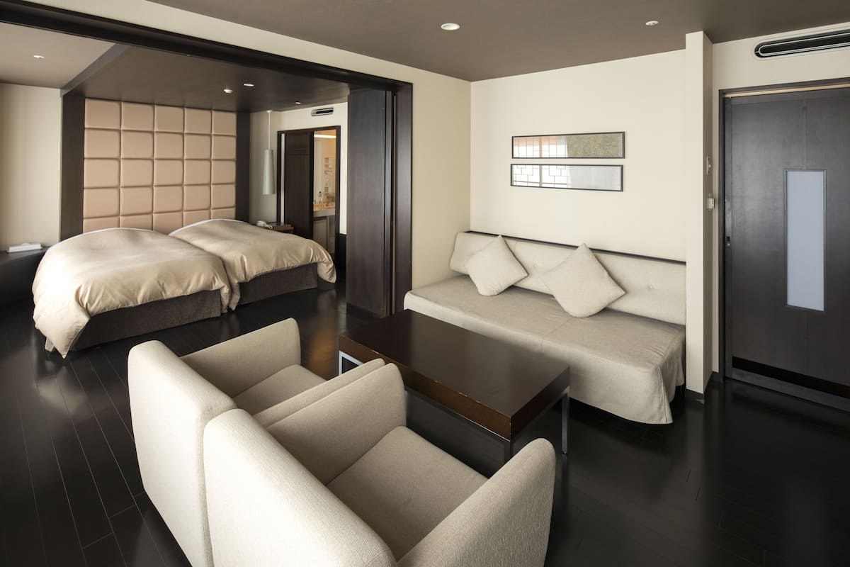 deluxe twin room - non-smoking (book as an adult guest if a child guest not sharing bed) | desk, free wifi, bed sheets