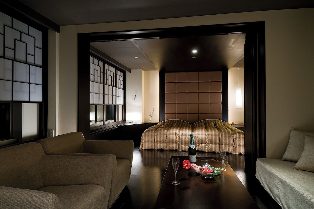 deluxe twin room - non-smoking (book as an adult guest if a child guest not sharing bed) | desk, free wifi, bed sheets